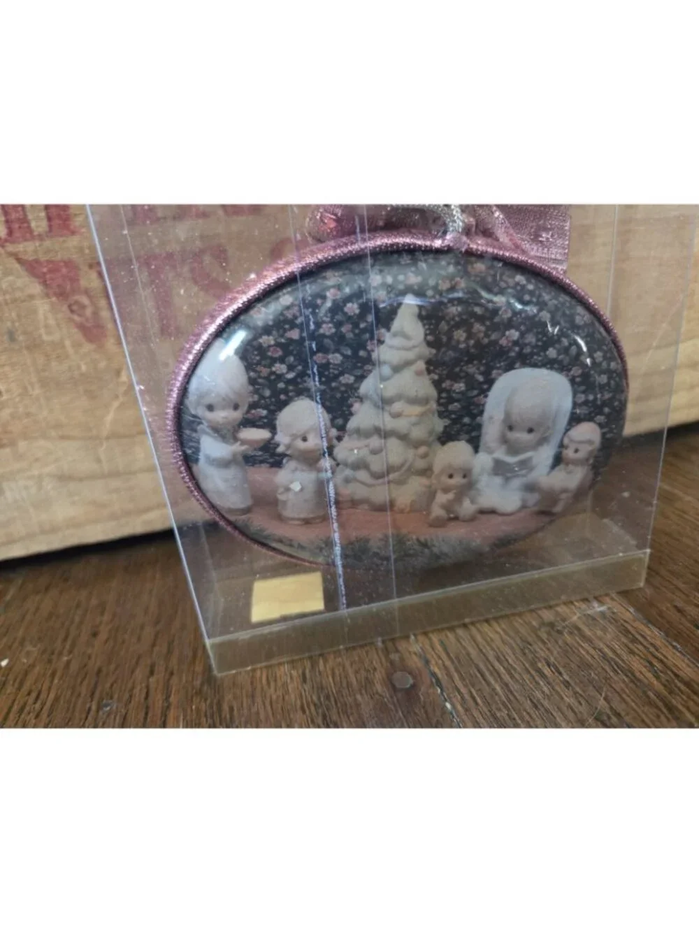 Vtg Precious Moments Family Christmas Story Ornament Oval